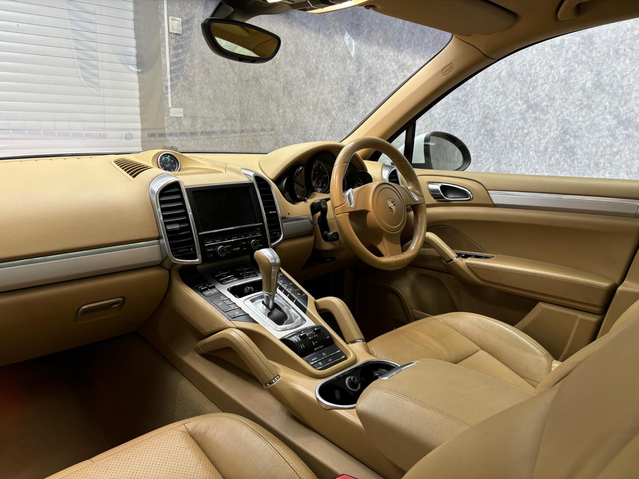 Porsche Cayenne view 3