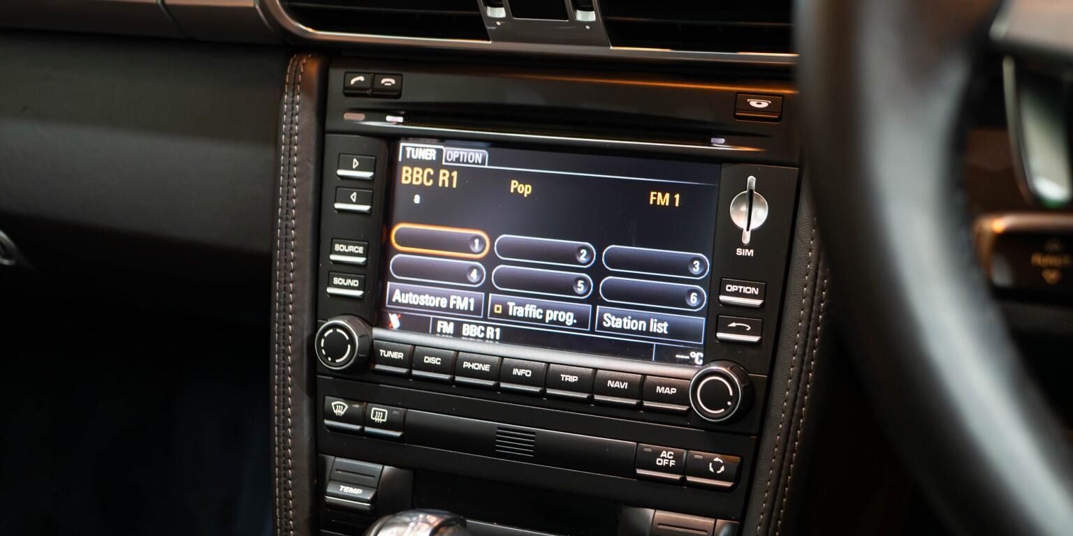 Porsche 911 view 31