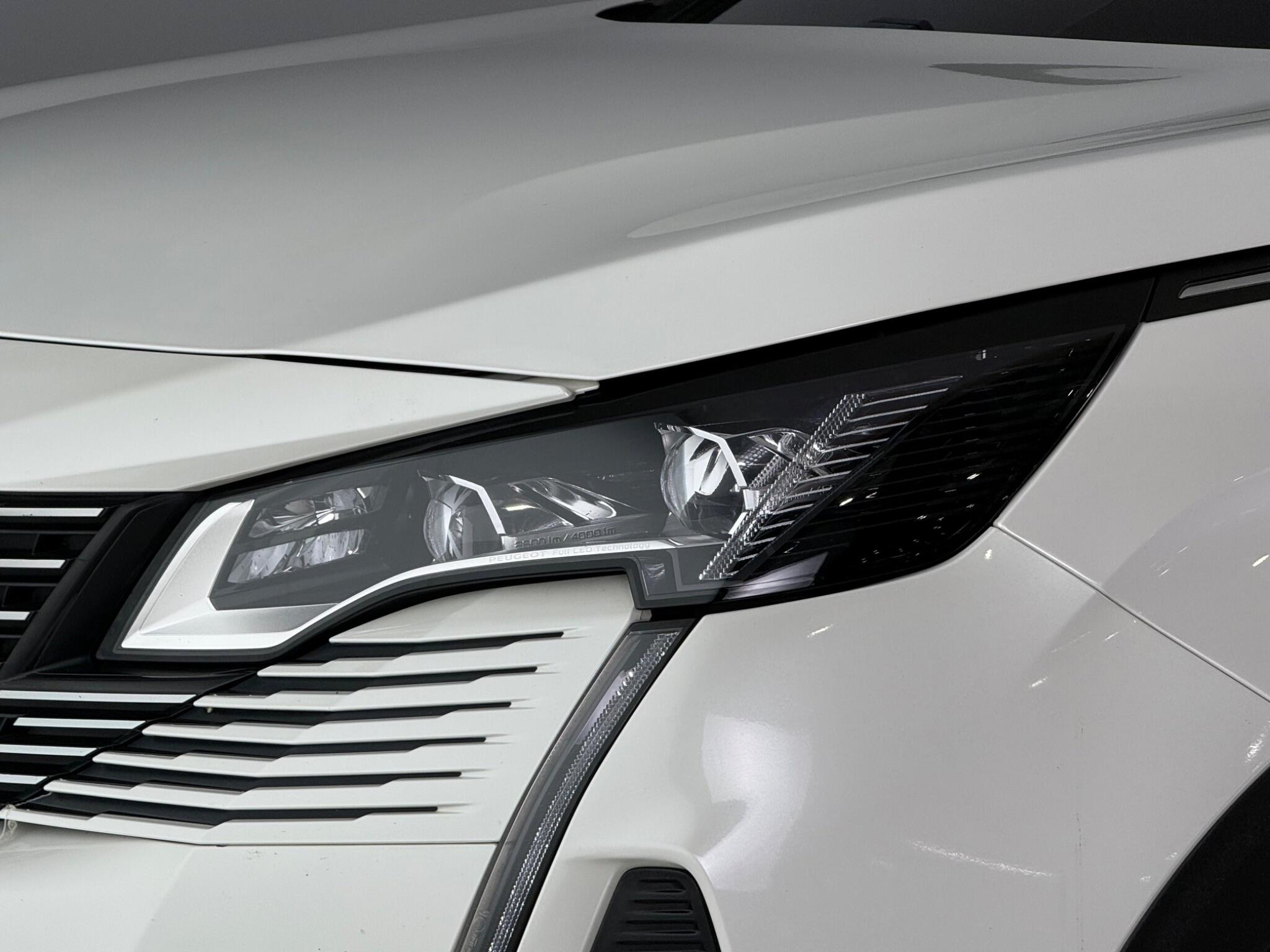 Peugeot 5008 view 4
