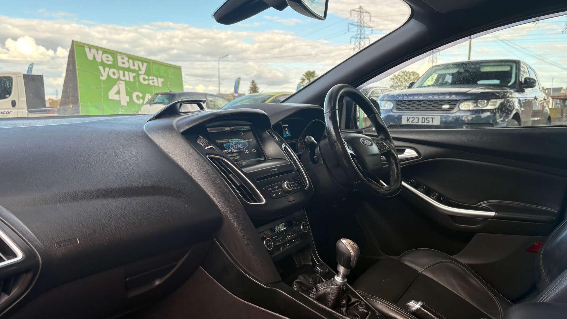 Ford Focus view 16