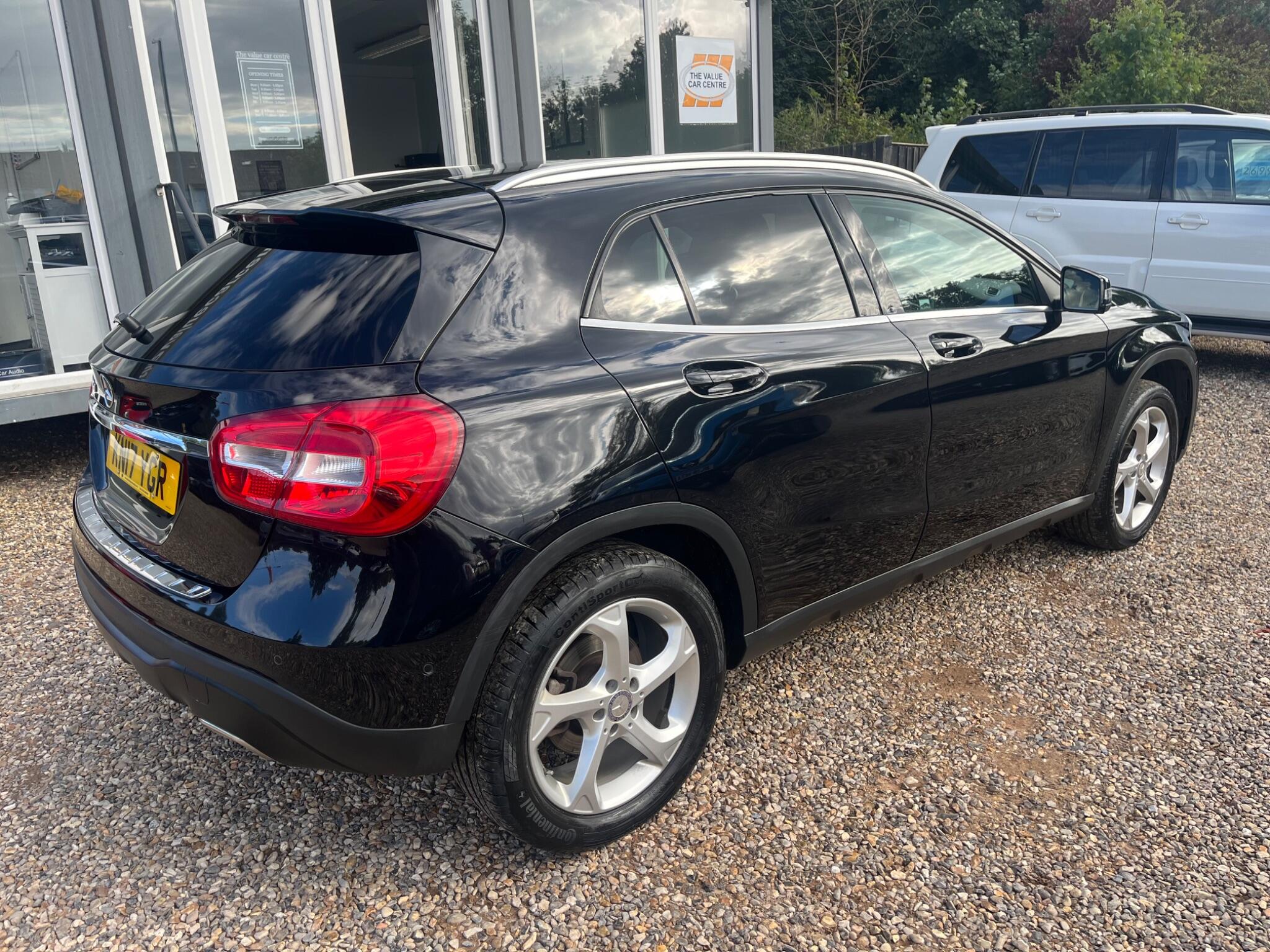 Mercedes-Benz GLA view 4