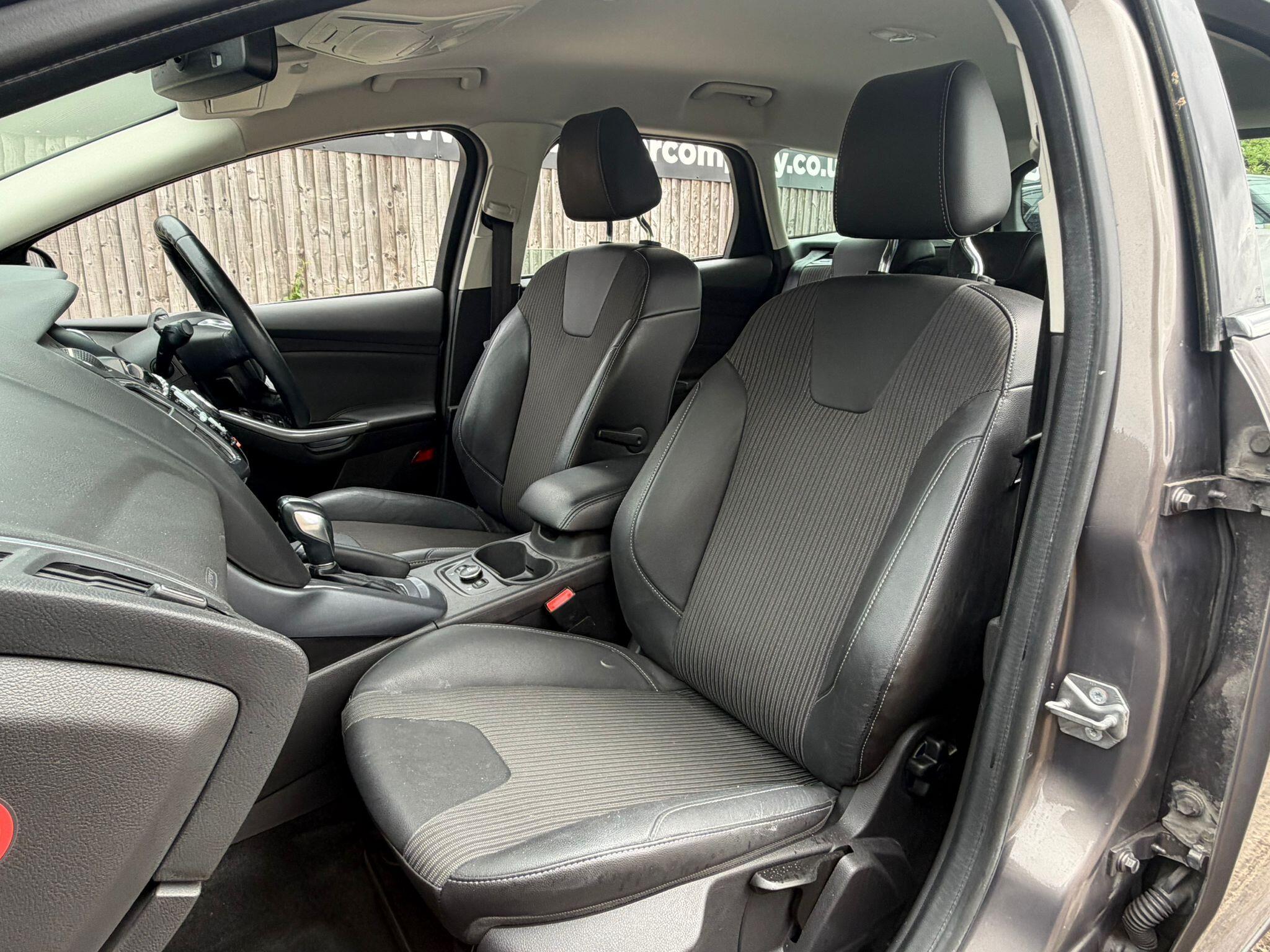 Ford Focus view 31