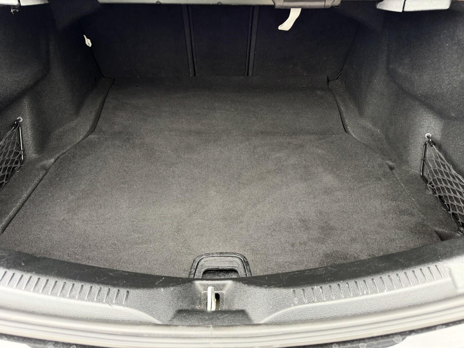 Mercedes-Benz E-Class view 33