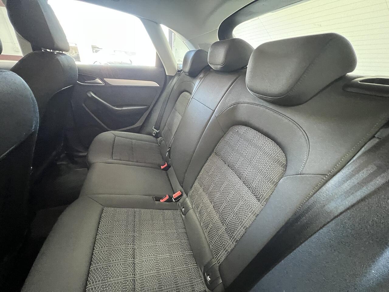 Audi Q3 view 15