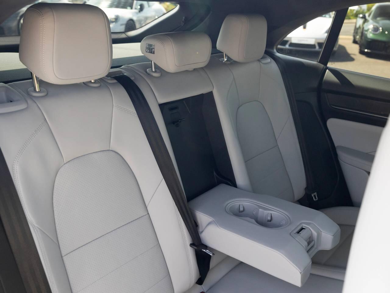 Porsche Macan view 84