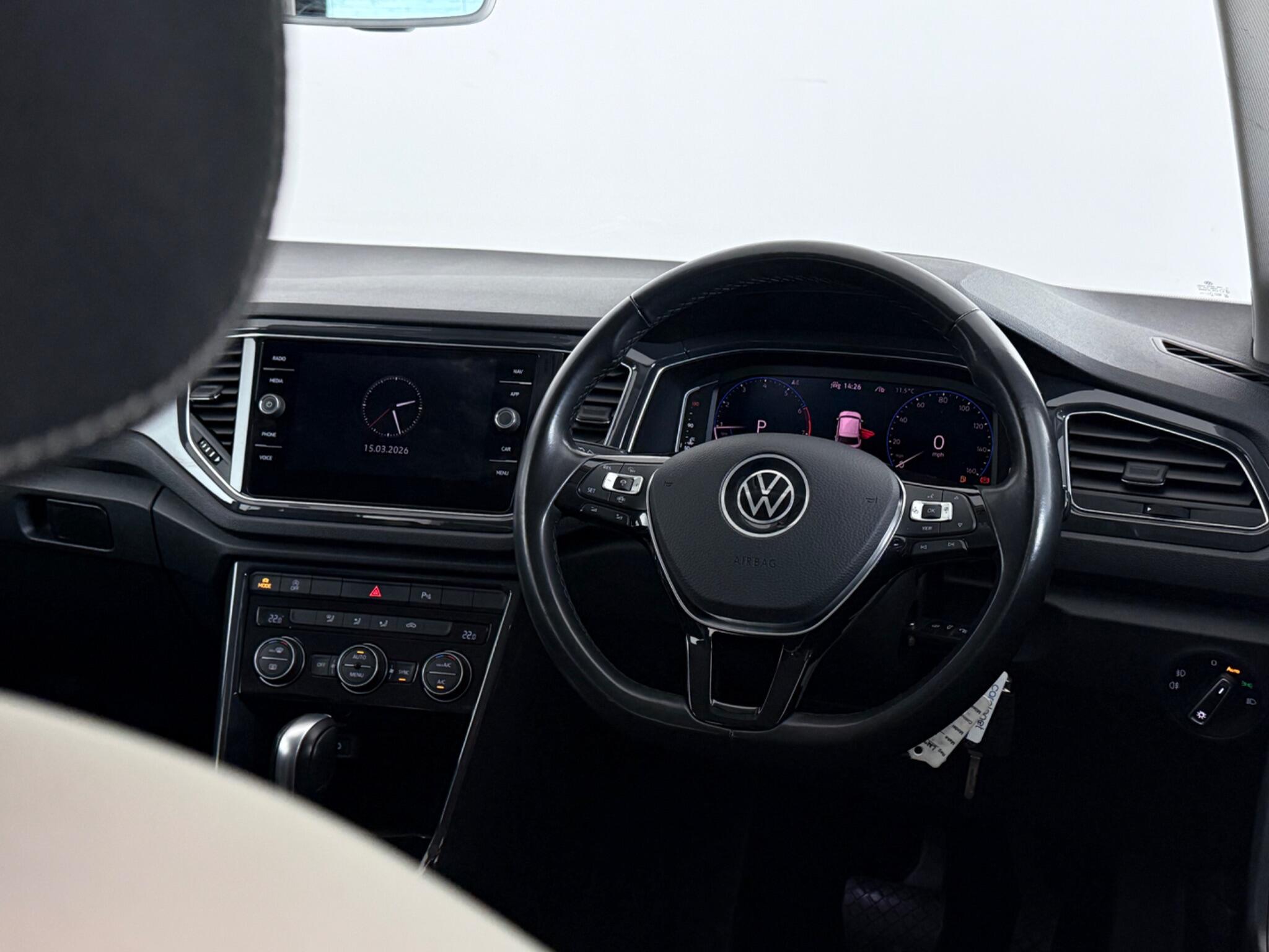 Volkswagen T-Roc view 18