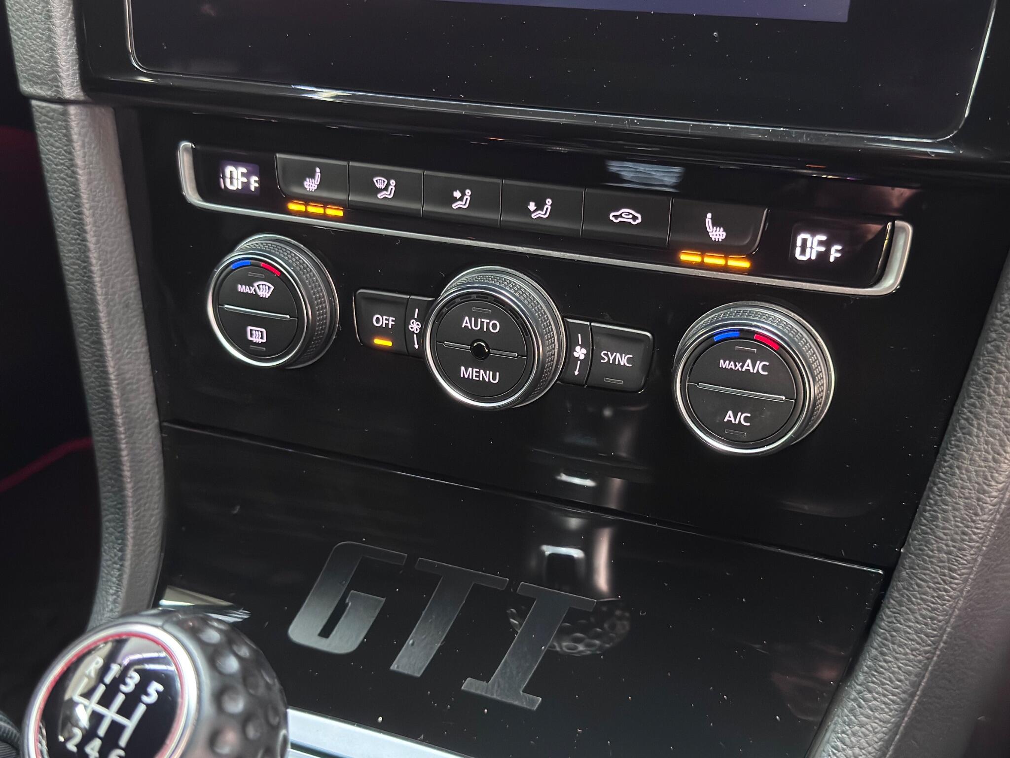 Volkswagen Golf view 18