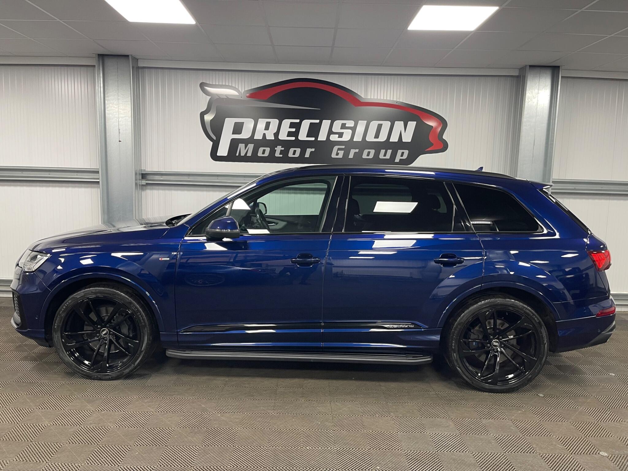 Audi Q7 view 15