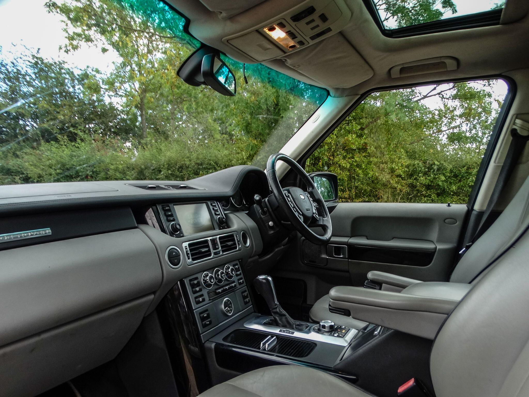 Land Rover Range Rover view 16