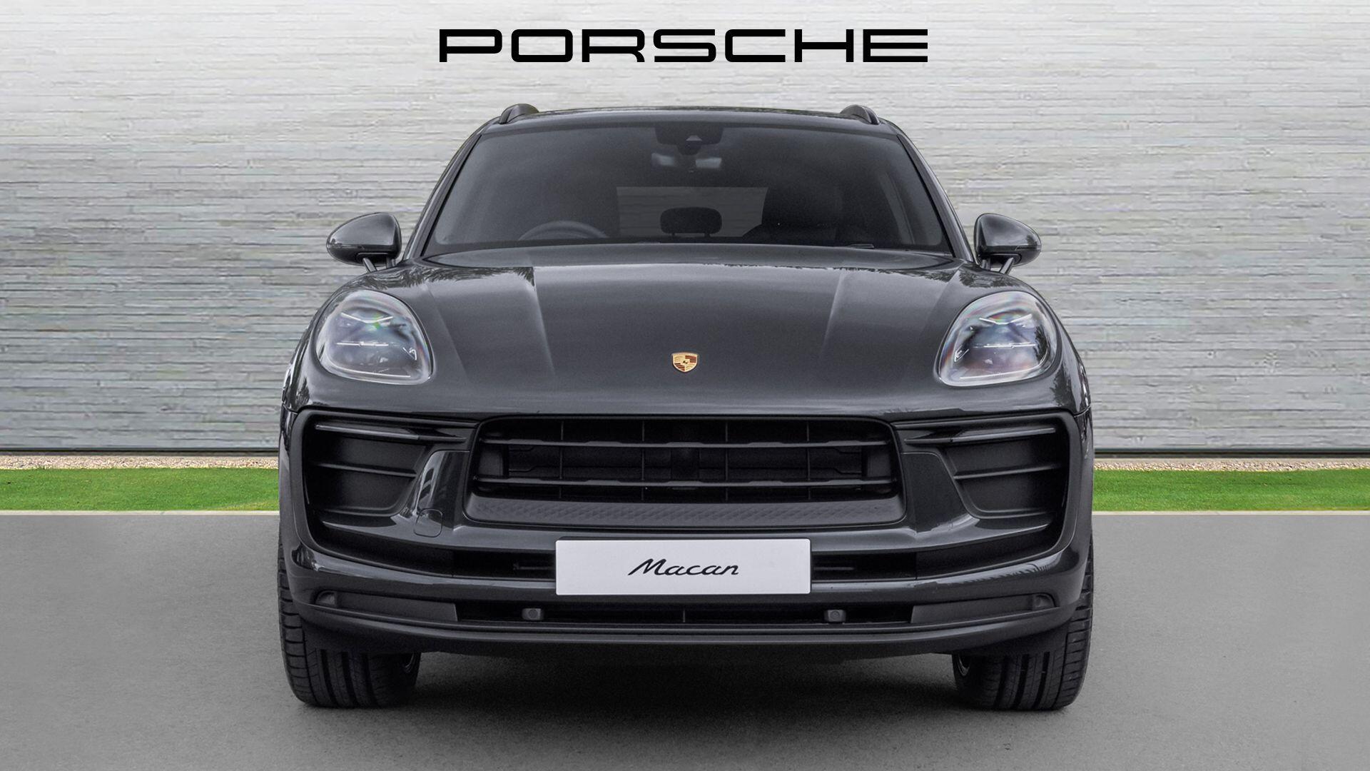Porsche Macan view 3