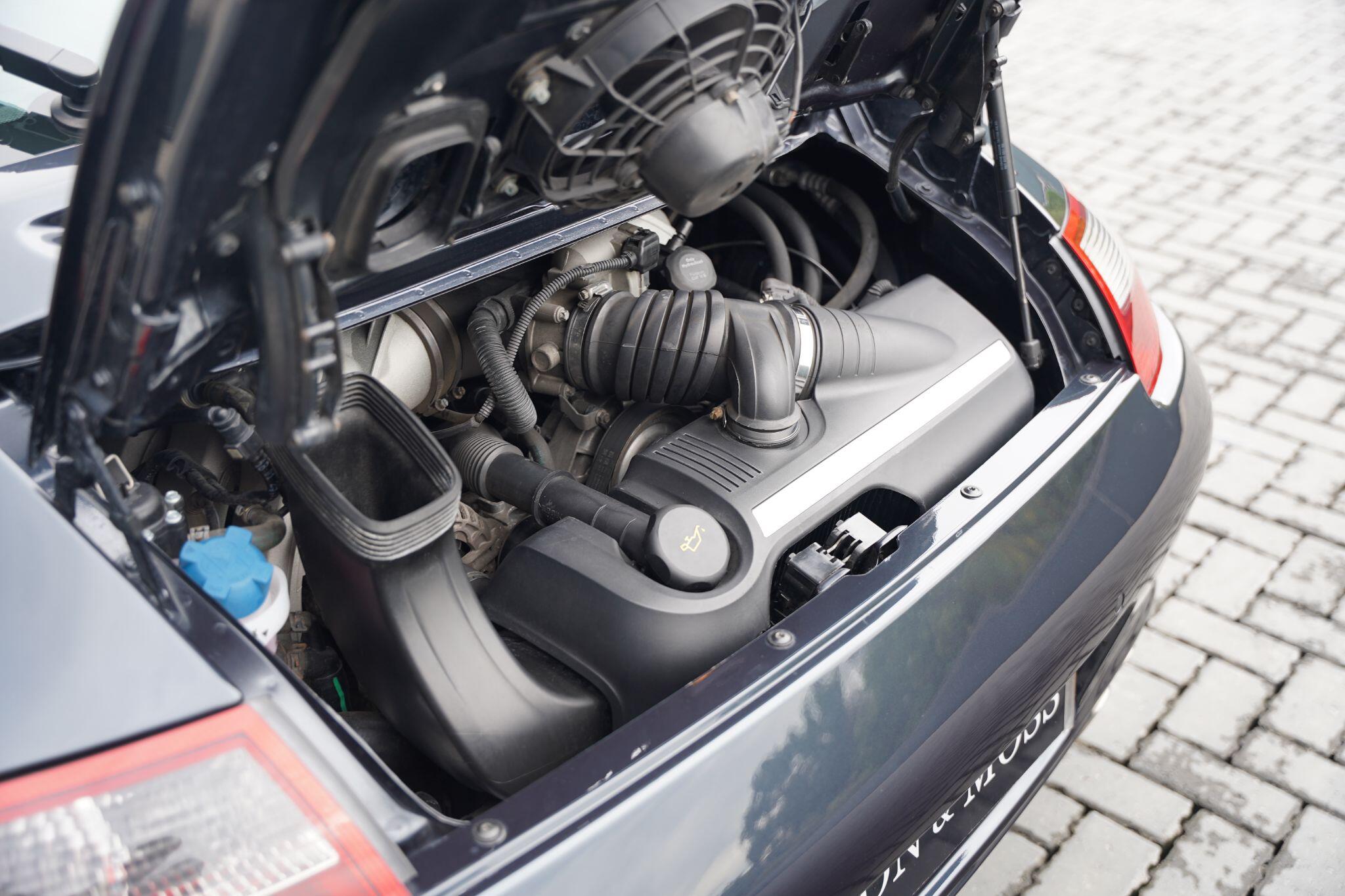 Porsche 911 view 100