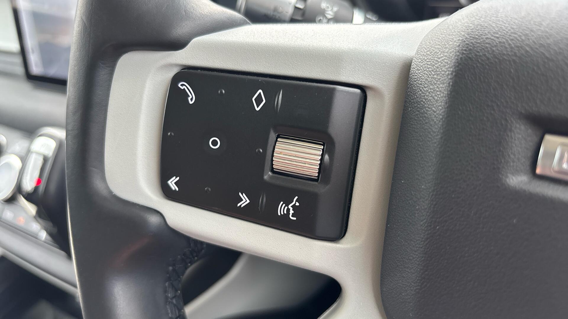 Land Rover Defender view 28