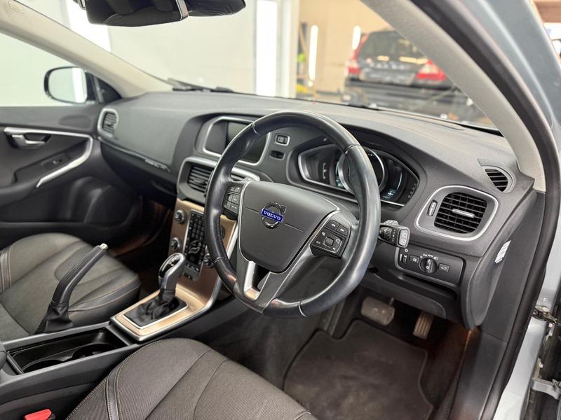 2013 Volvo V40 Cross Country image 17