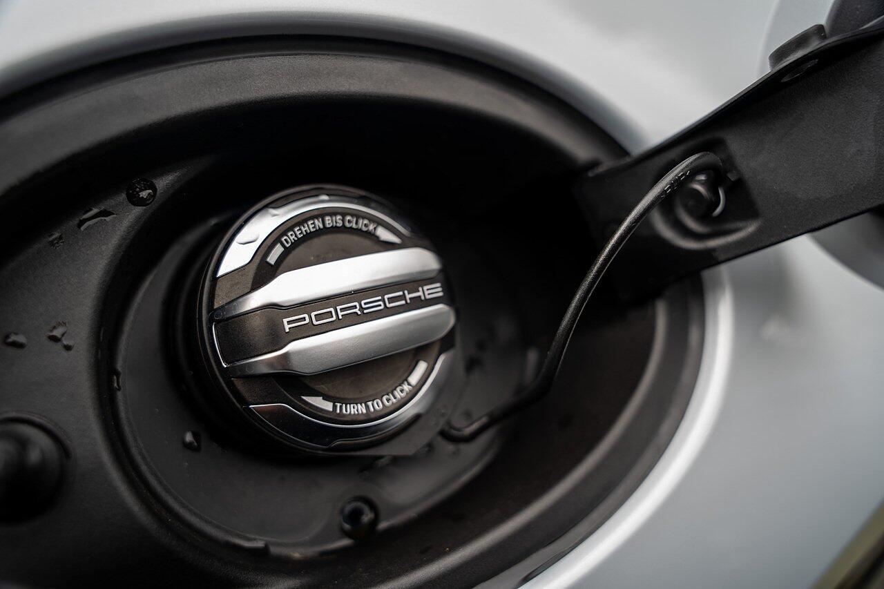 Porsche 911 view 115