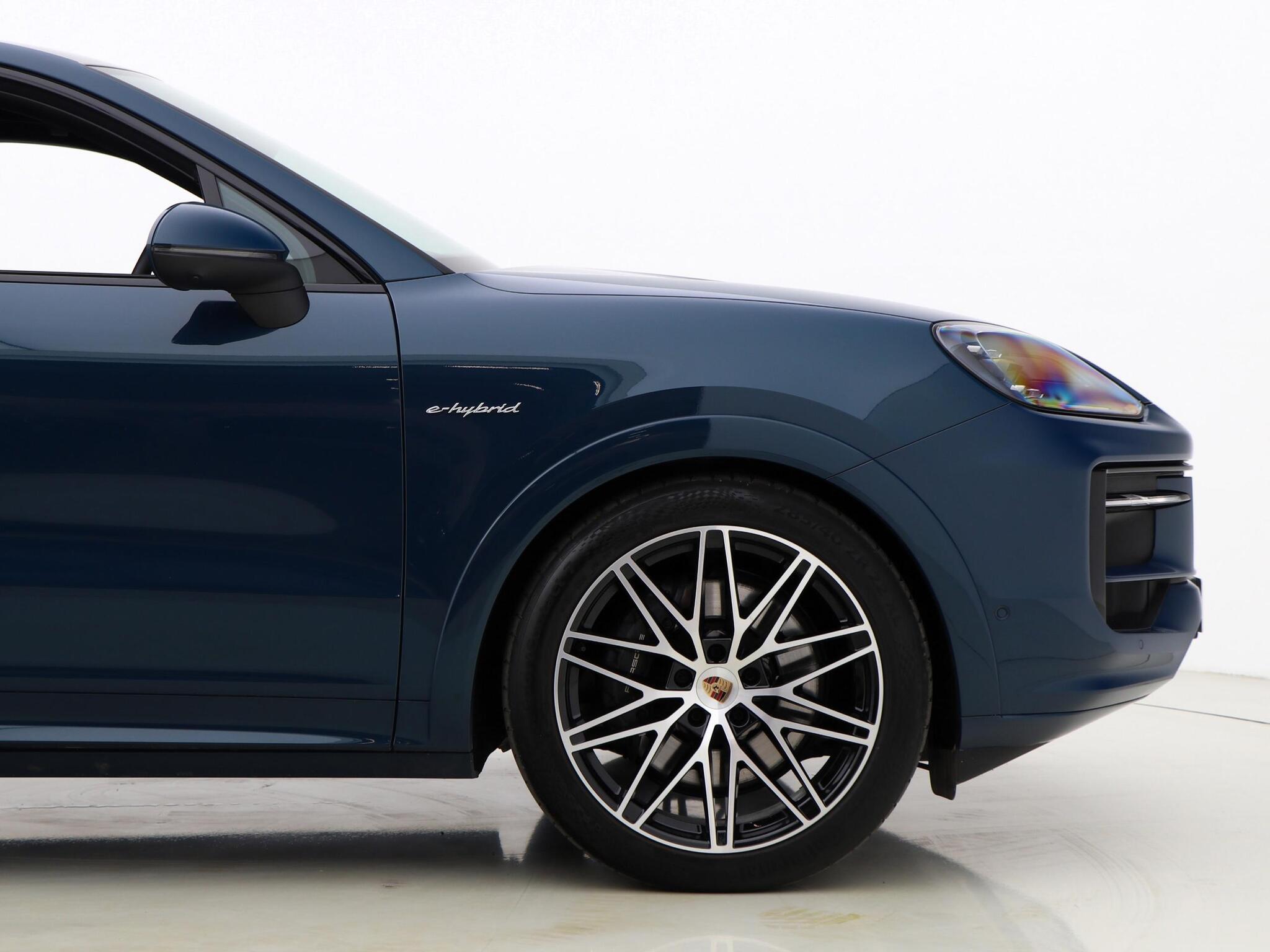 Porsche Cayenne view 4