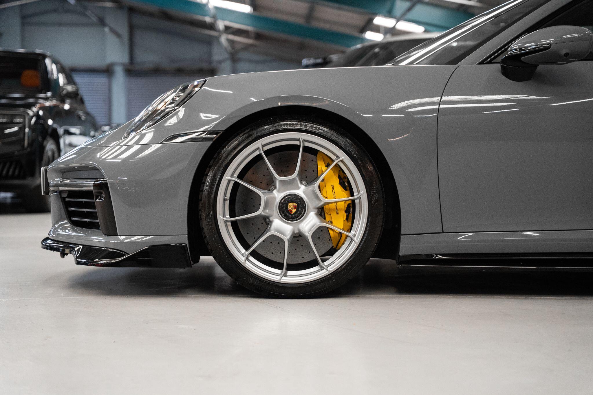 Porsche 911 view 12