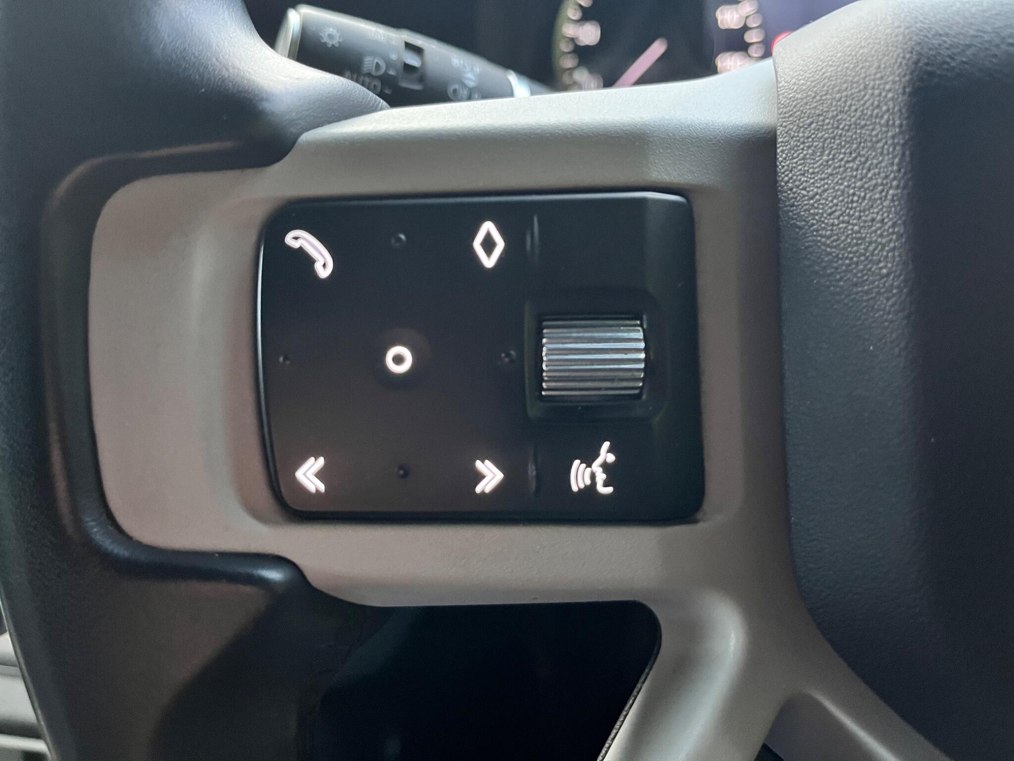 Land Rover Defender view 38