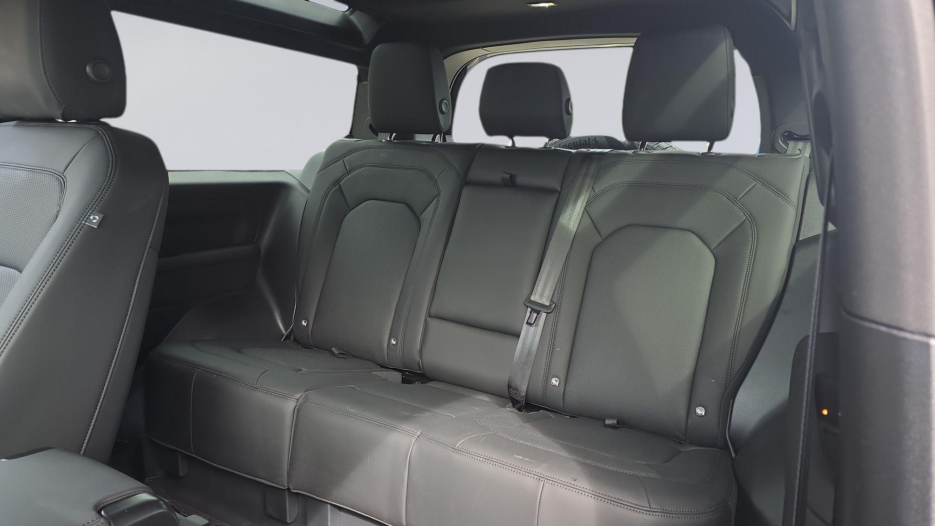 Land Rover Defender view 4
