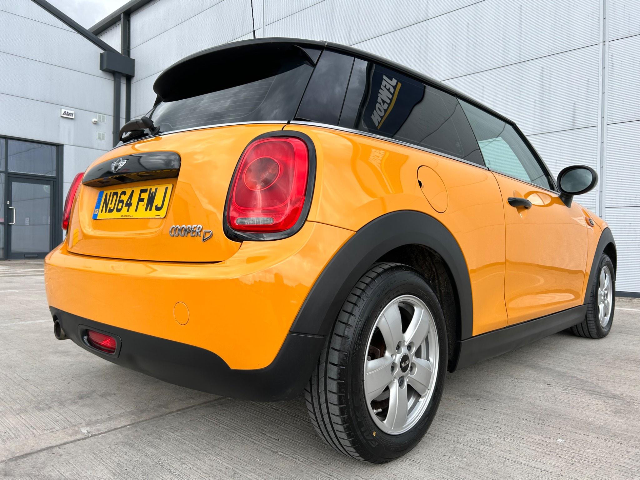 Mini Hatch view 7