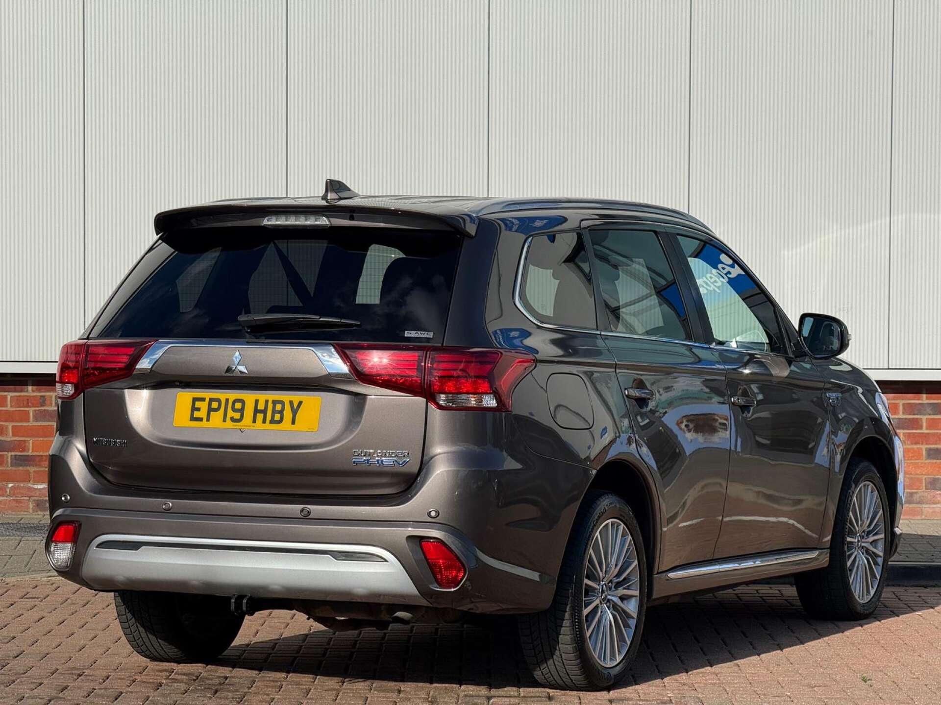 Mitsubishi Outlander view 6