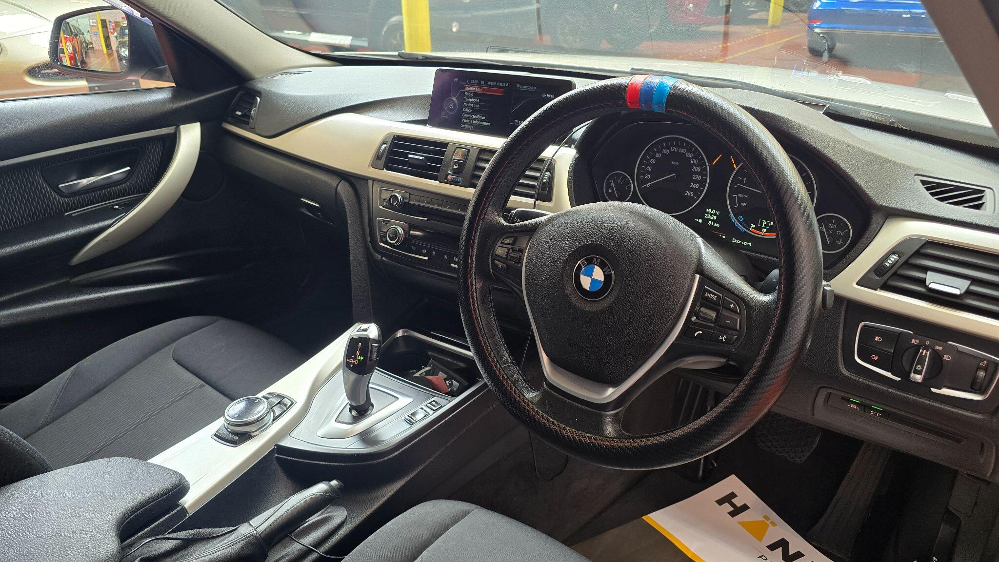 BMW 3 Series view 14