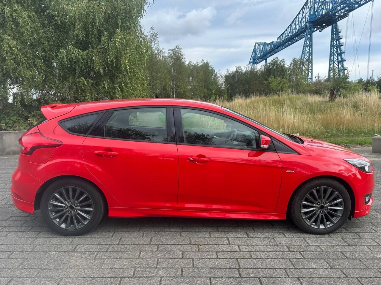 Ford Focus view 8