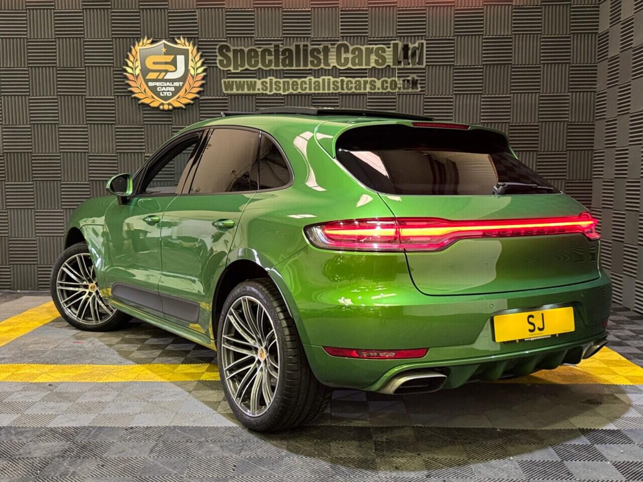Porsche Macan view 26