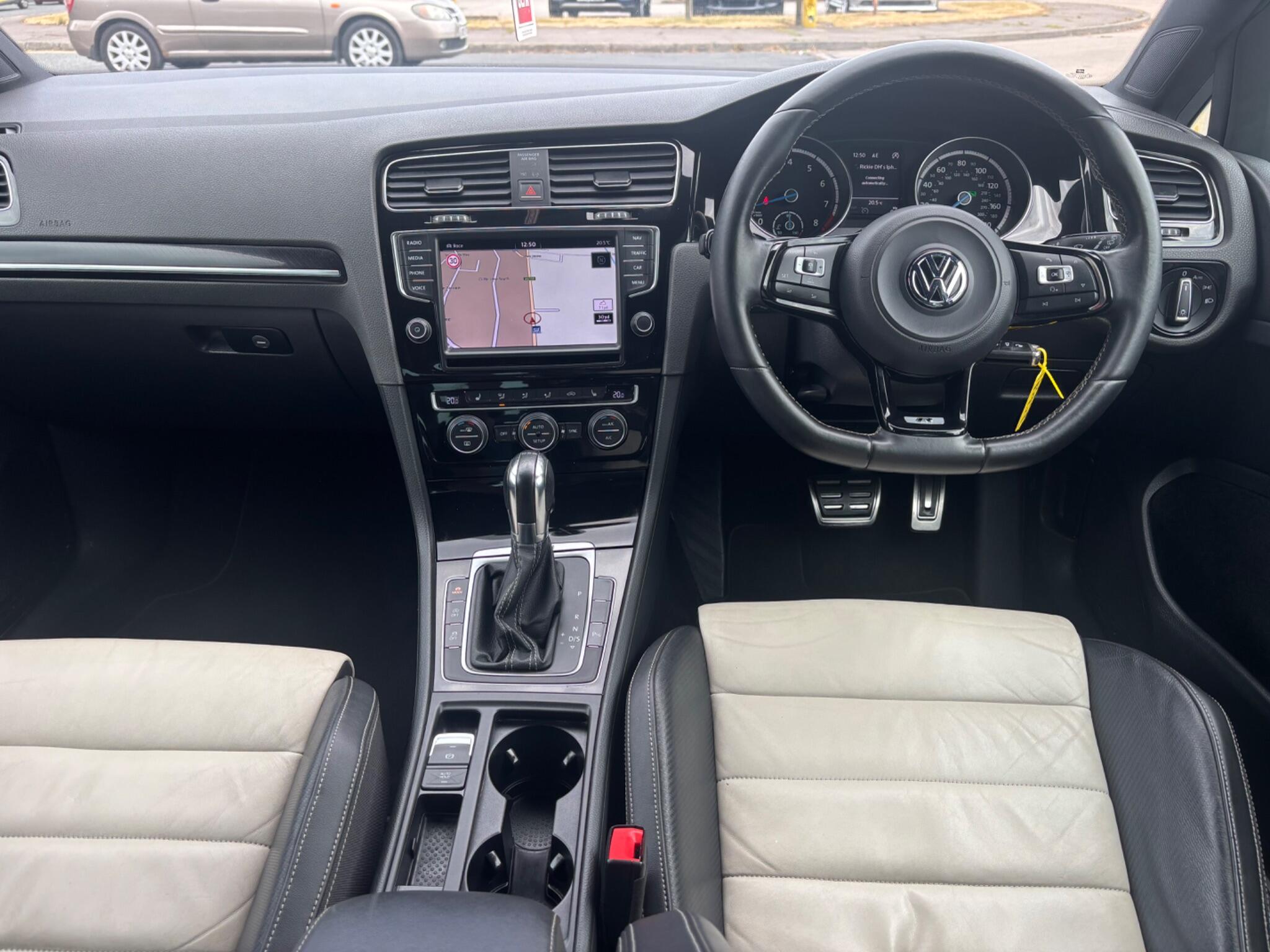Volkswagen Golf view 17