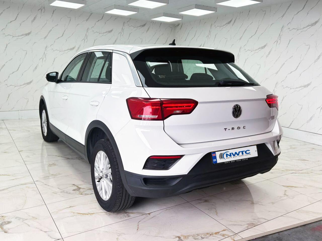 Volkswagen T-Roc view 9
