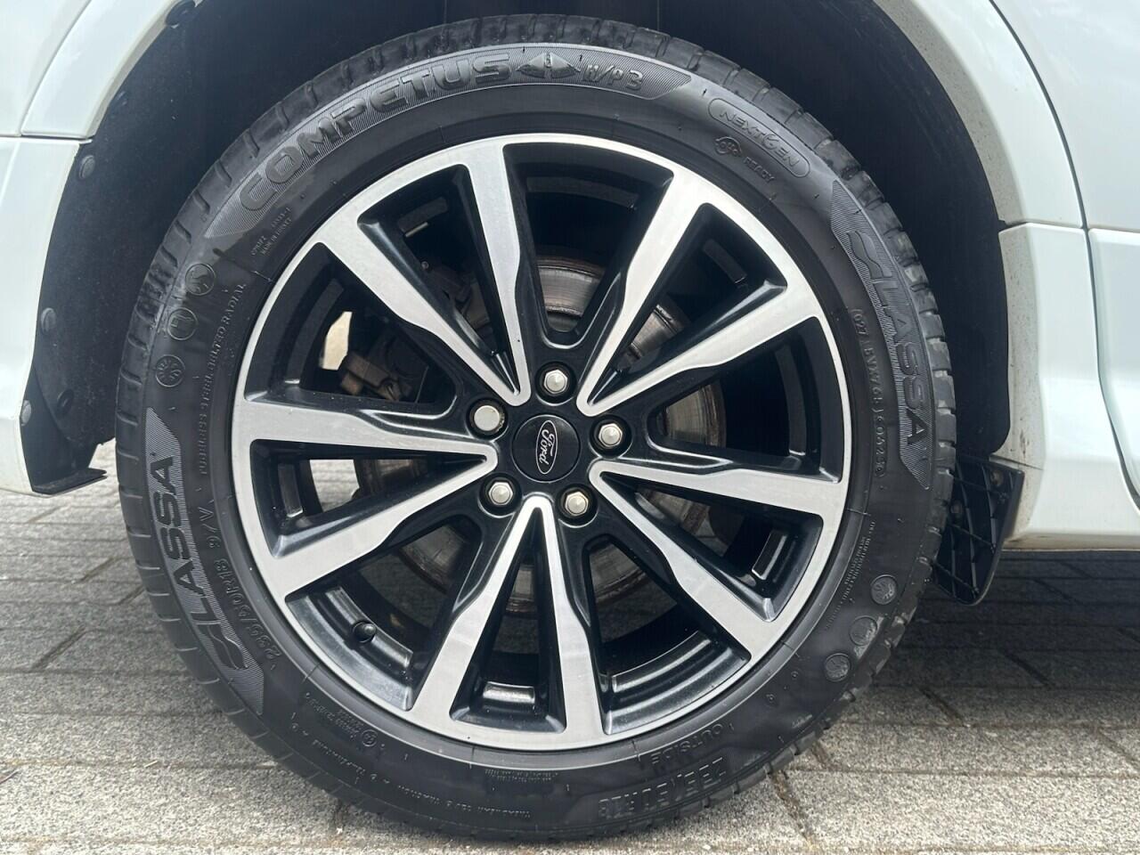 Ford Kuga view 45
