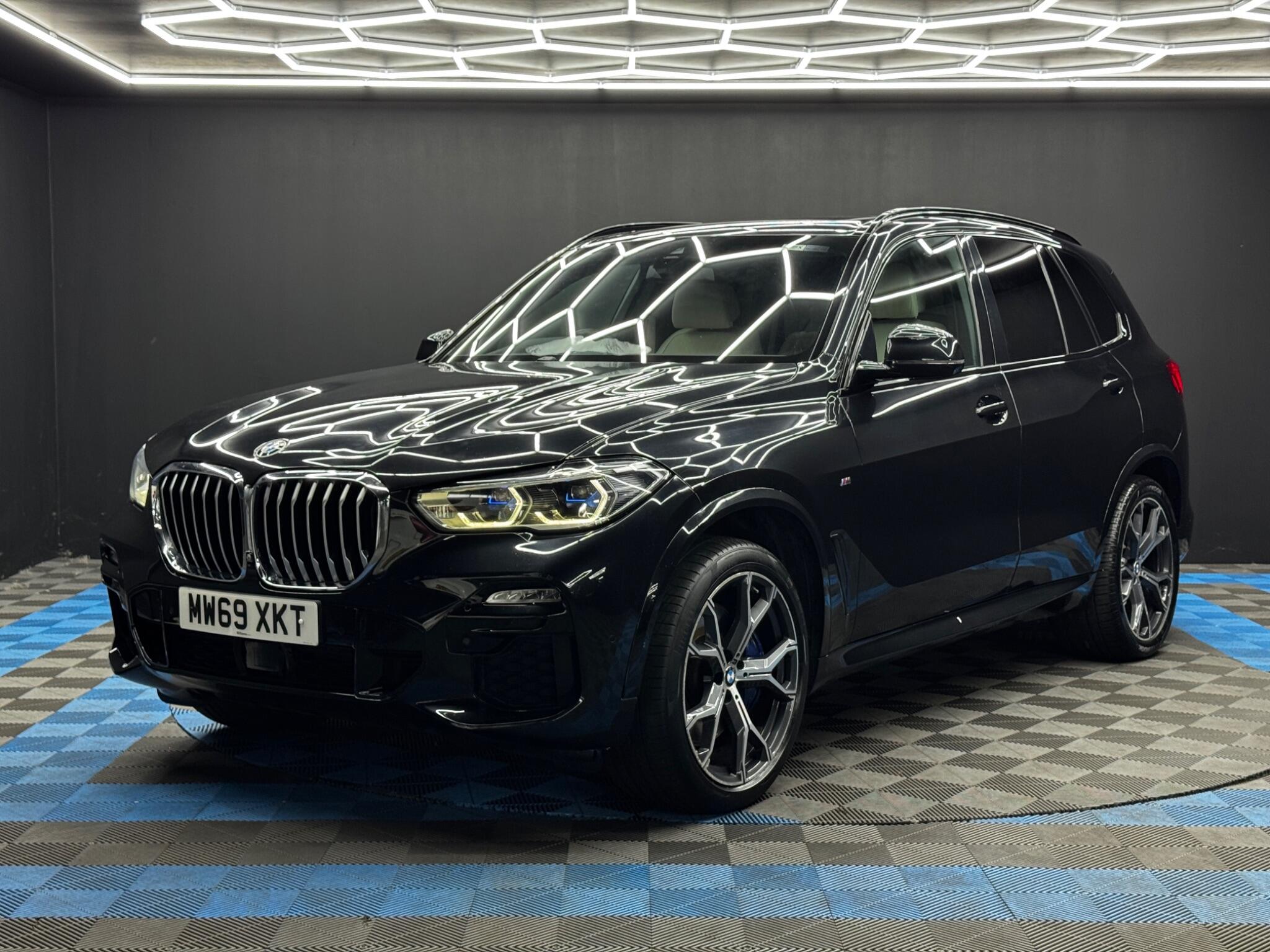 BMW X5 view 3