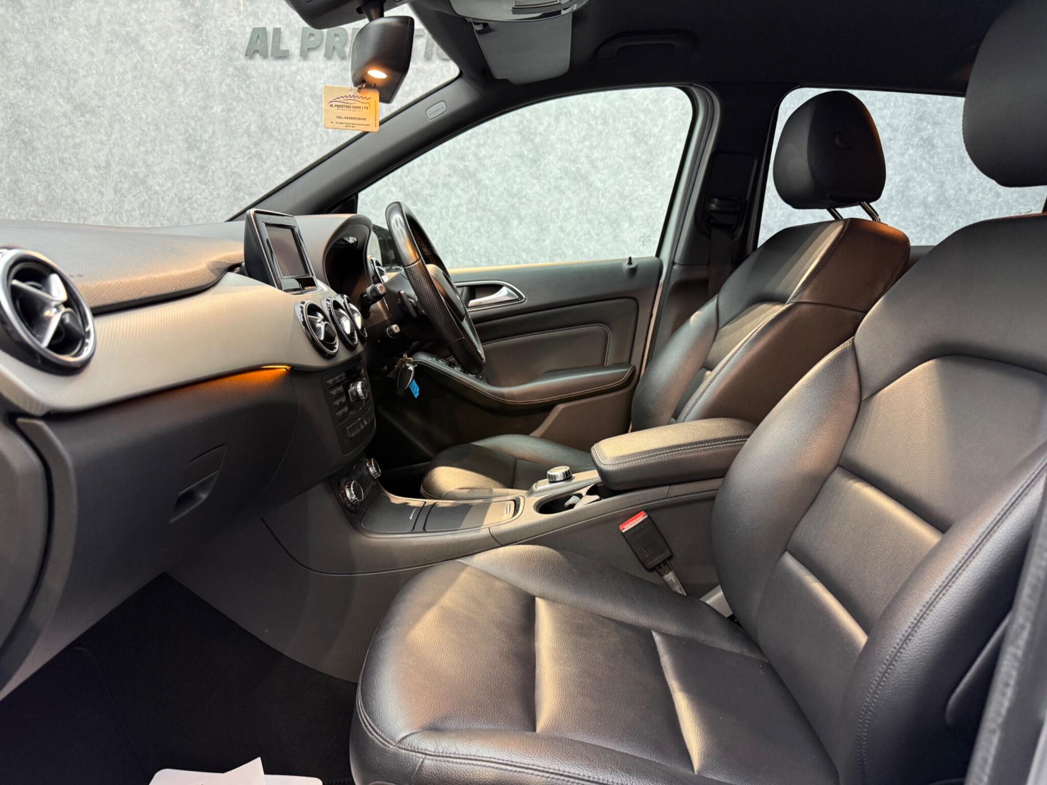 Mercedes-Benz B Class view 3