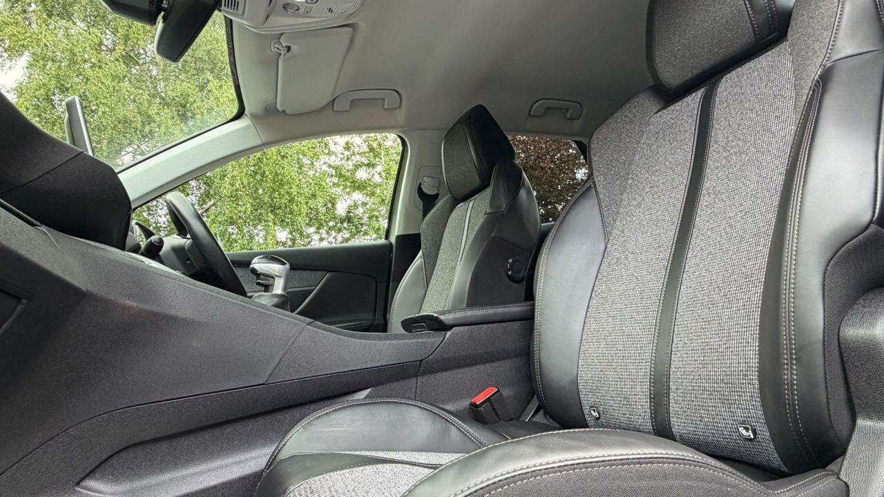 Peugeot 3008 view 9