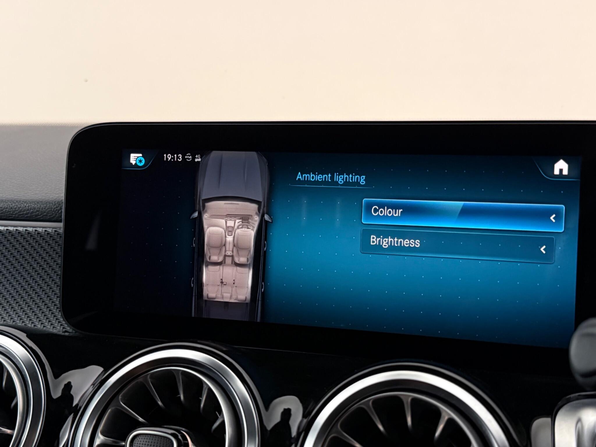Mercedes-Benz GLB view 26