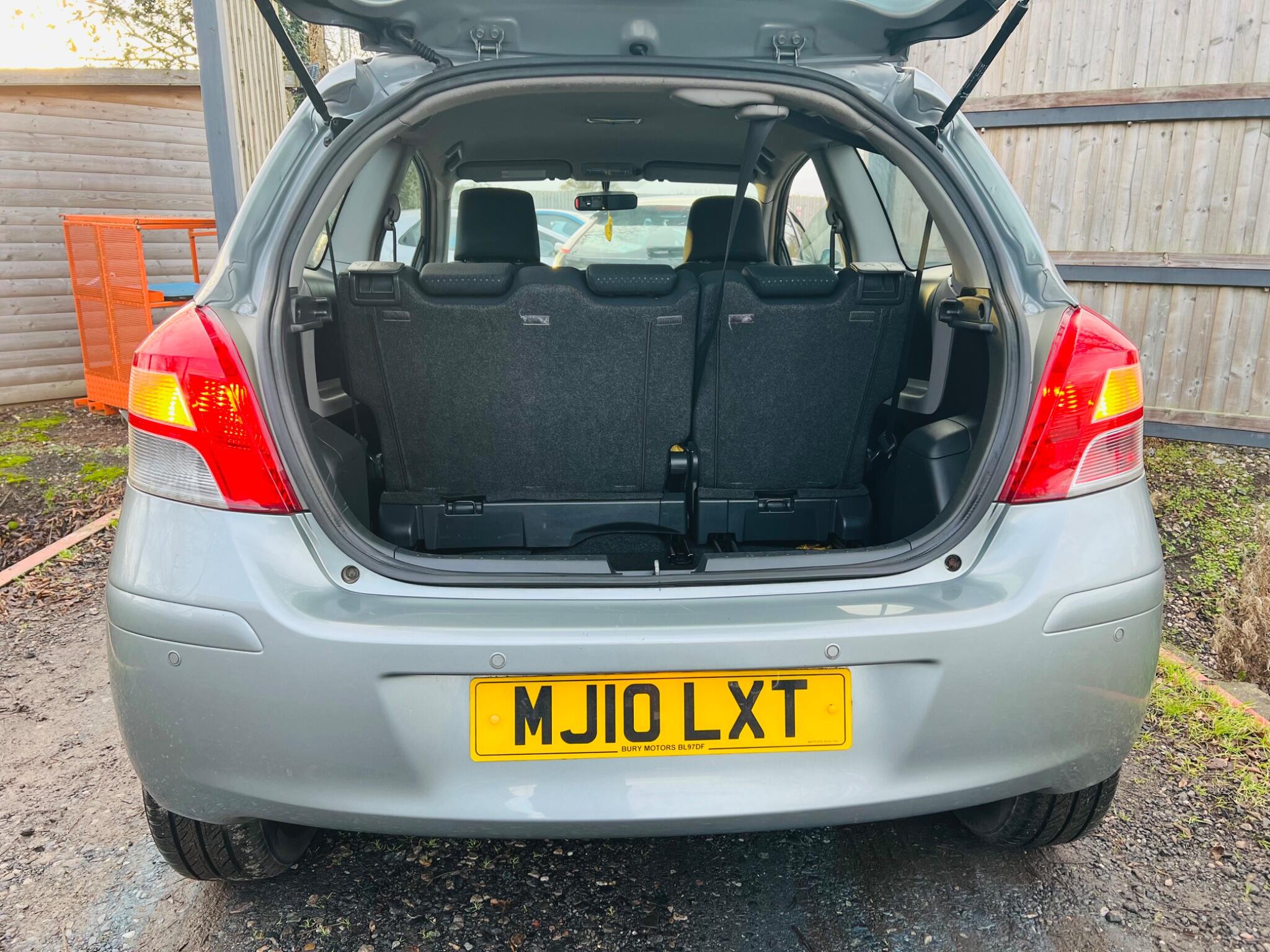 2010 Toyota Yaris 1.33 Dual VVT-i TR Euro 4 (s/s) 3dr • 91,593 miles image 11