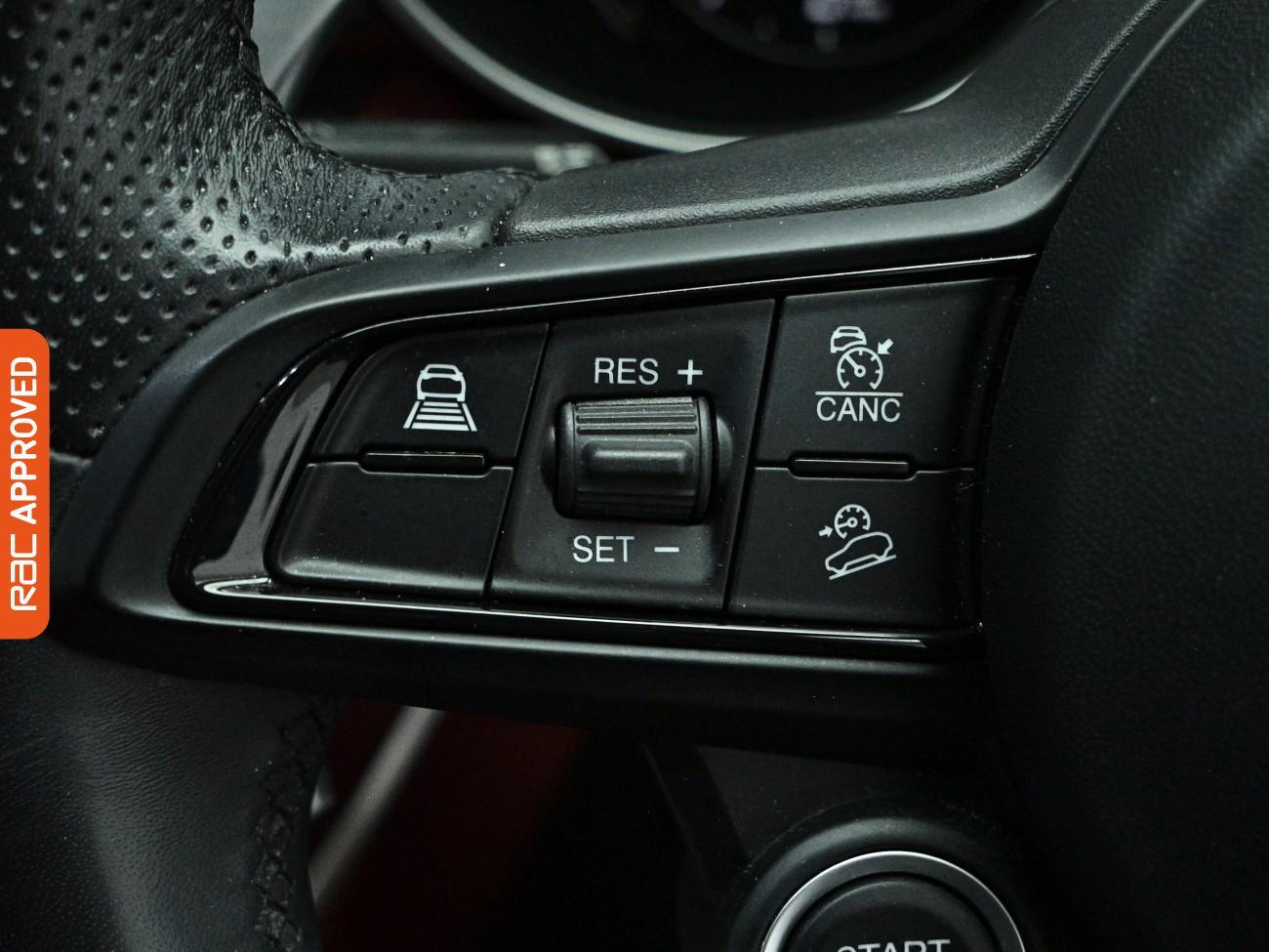 Alfa Romeo Stelvio view 23