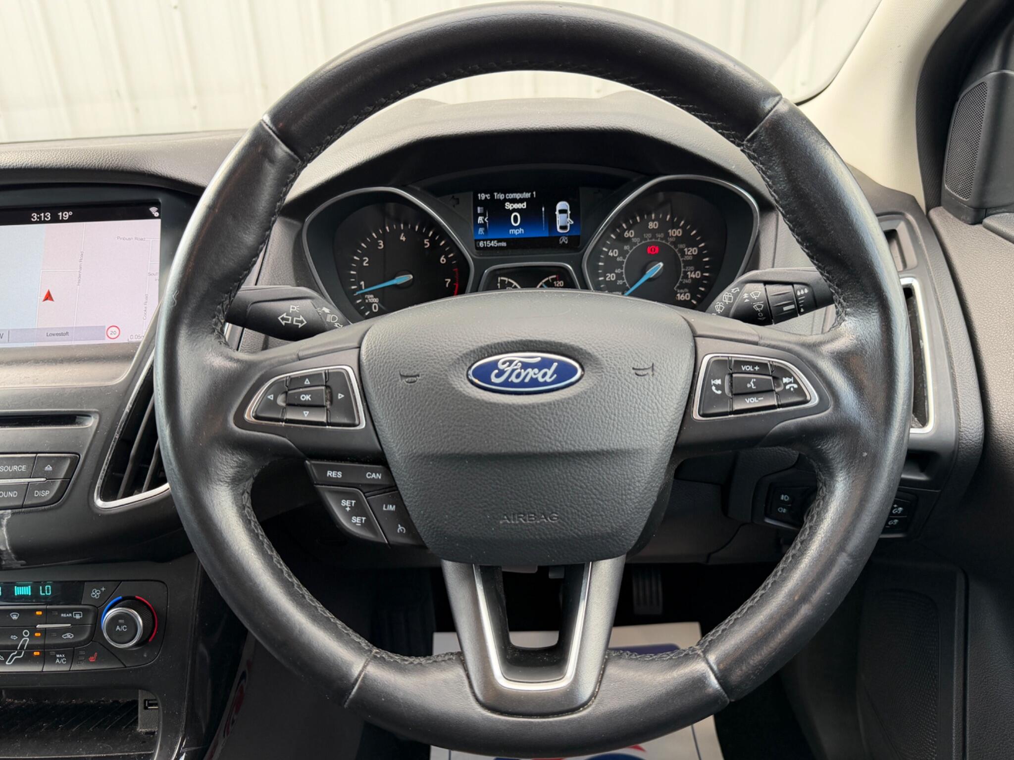 Ford Focus view 12