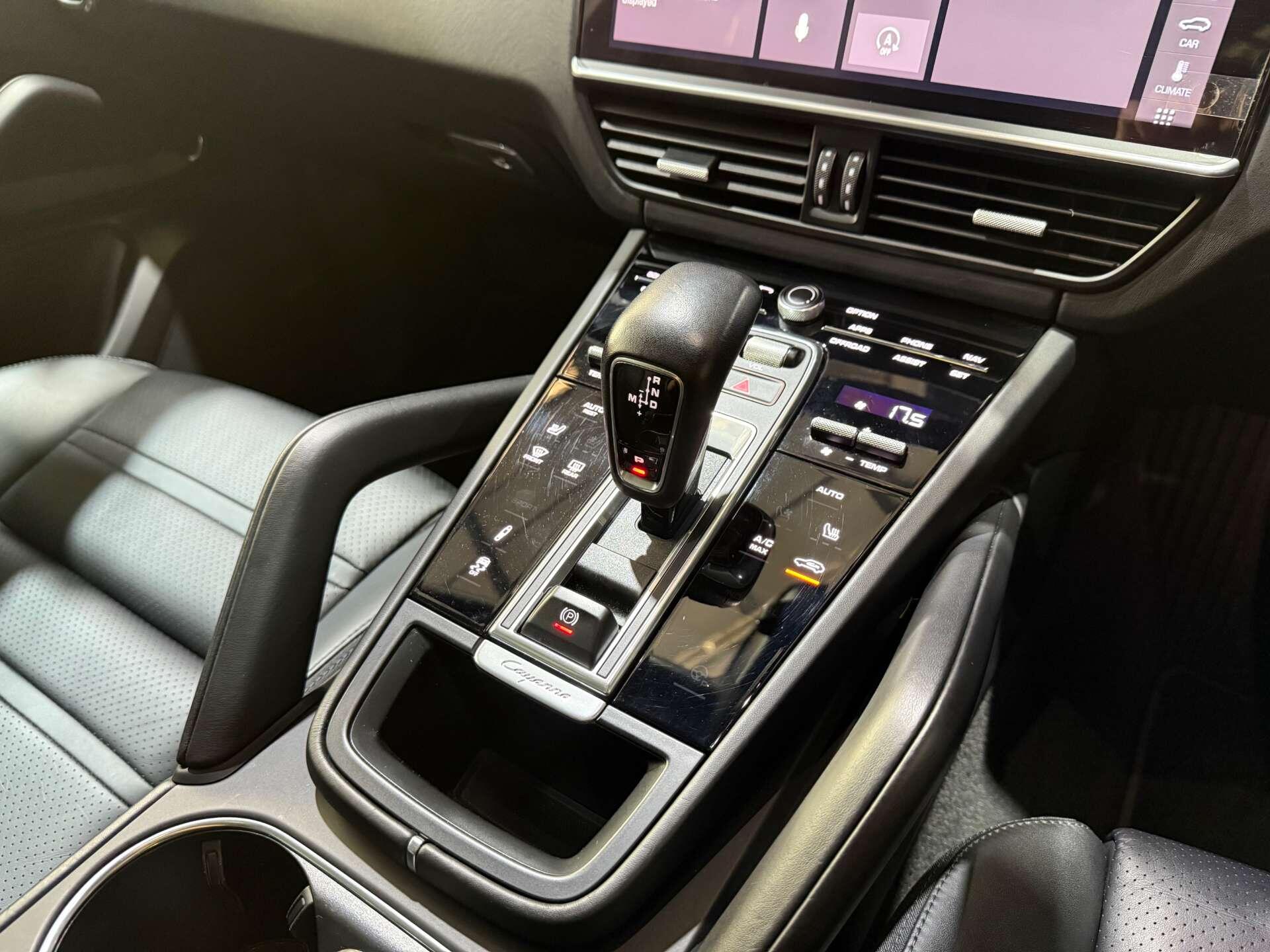 Porsche Cayenne view 35