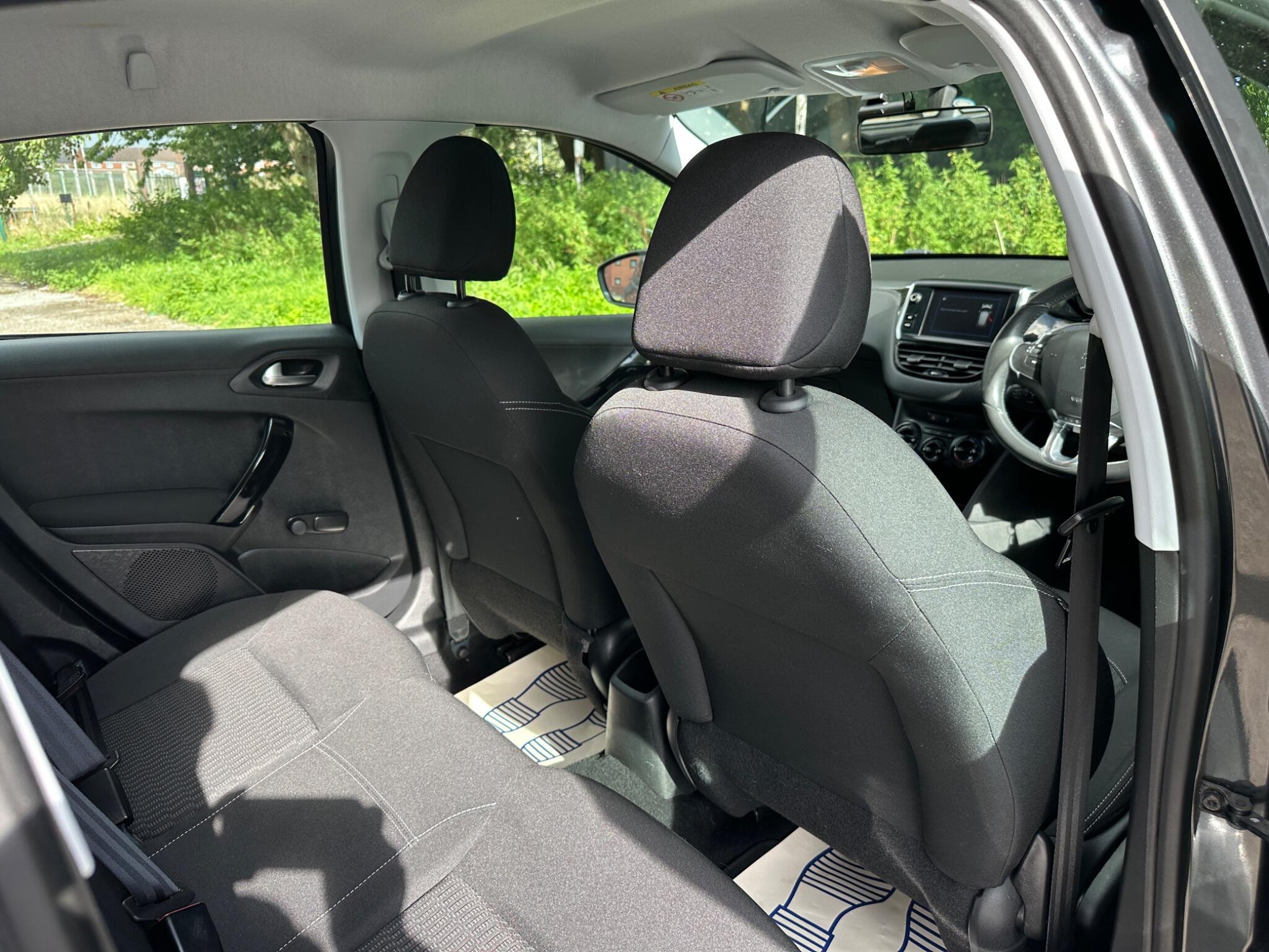 Peugeot 208 view 23