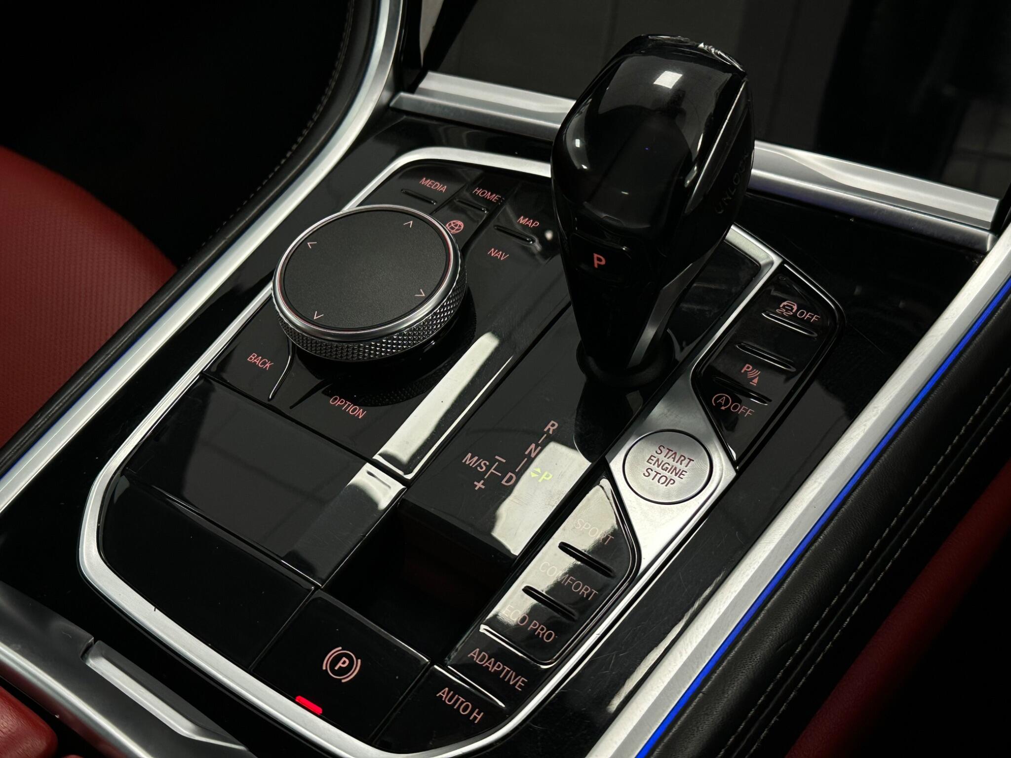 BMW 8 Series view 24