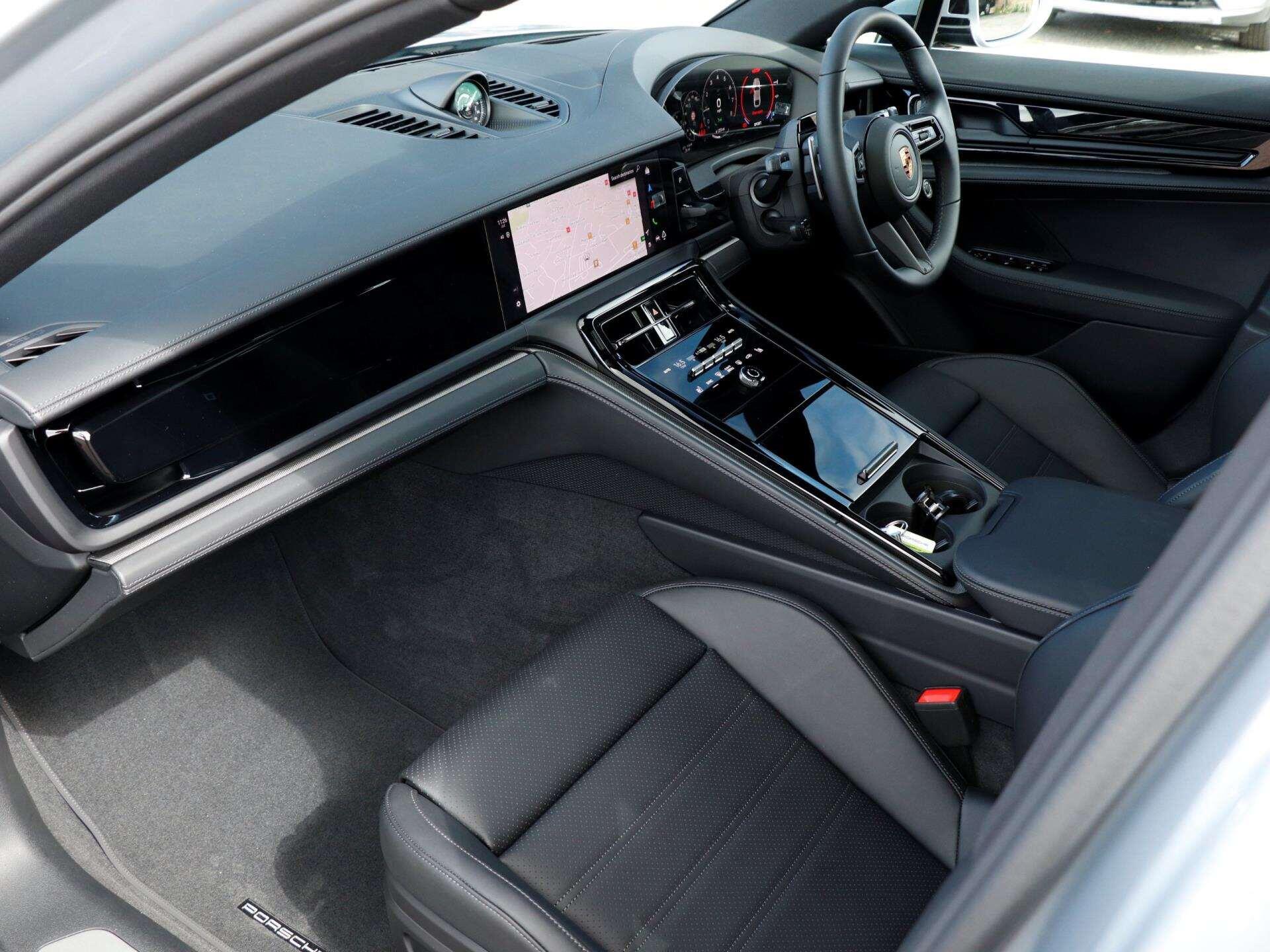 Porsche Panamera view 9