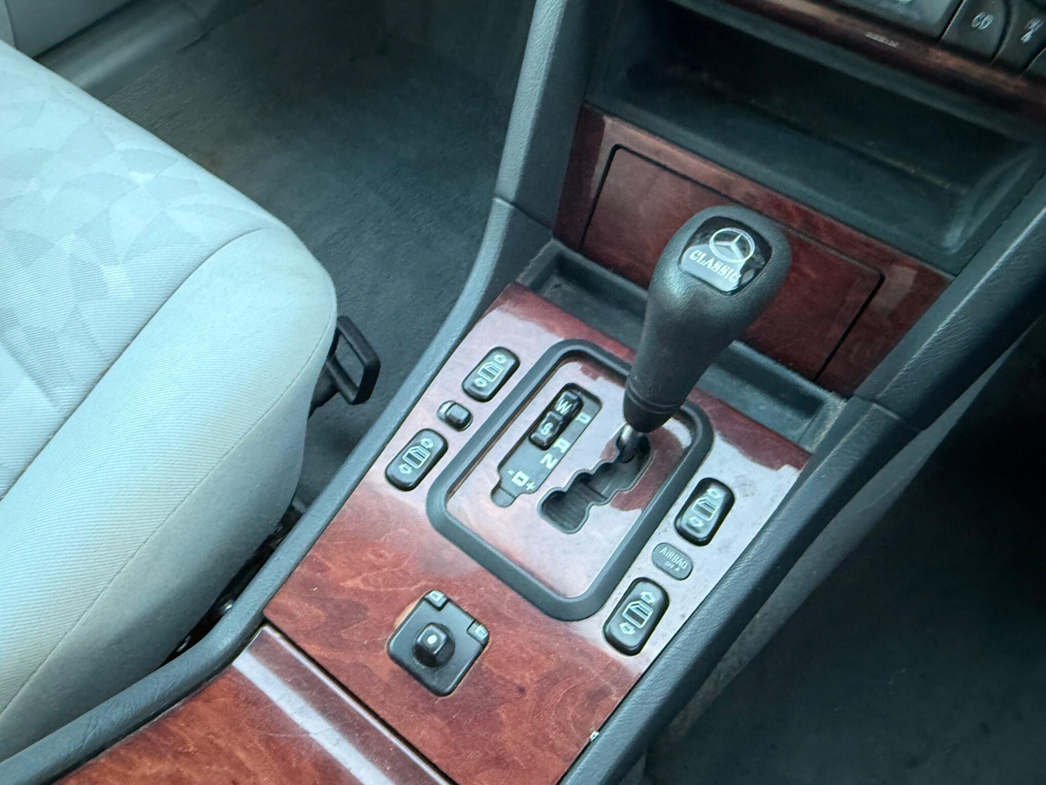 Mercedes-Benz C Class 2.4 C240 Classic 5dr — photo 25 of 66