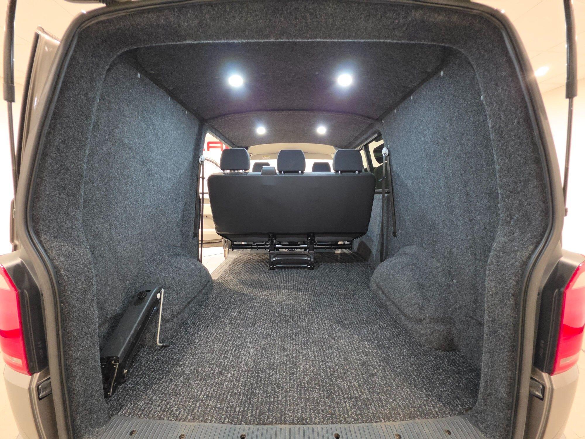 Volkswagen Transporter view 12