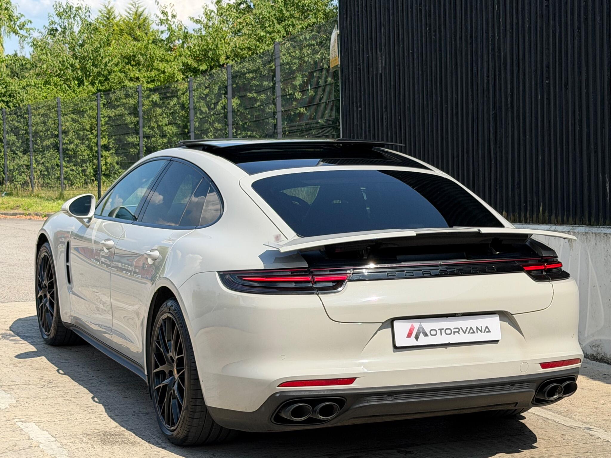 Porsche Panamera view 9