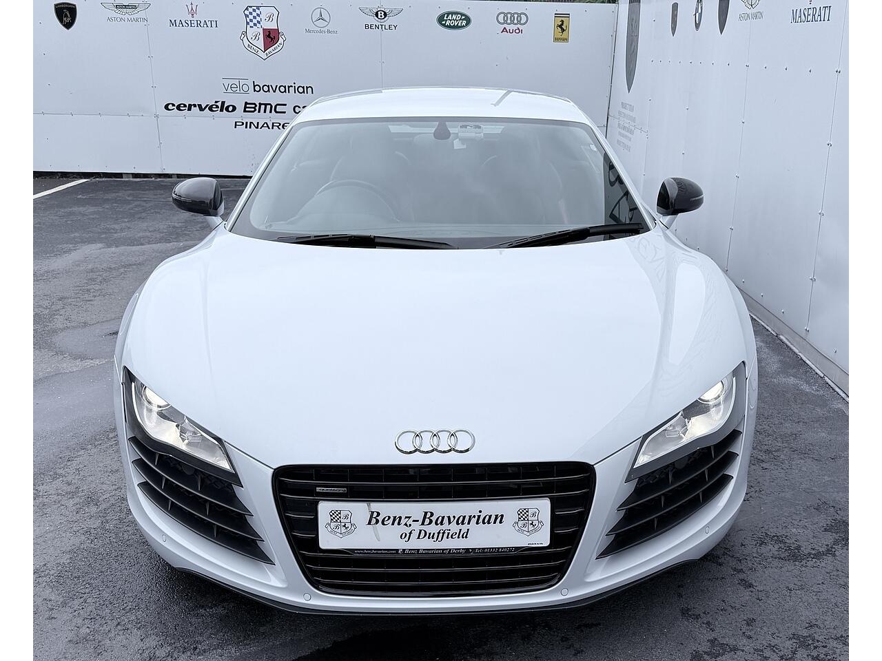 Audi R8 view 3