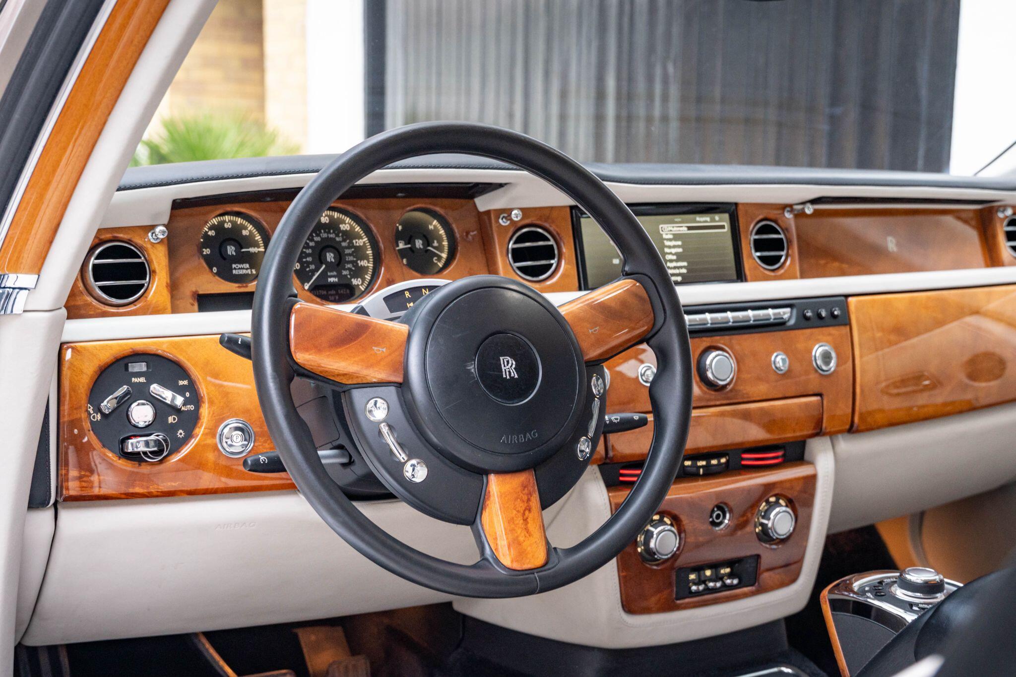 Rolls-Royce Phantom view 44