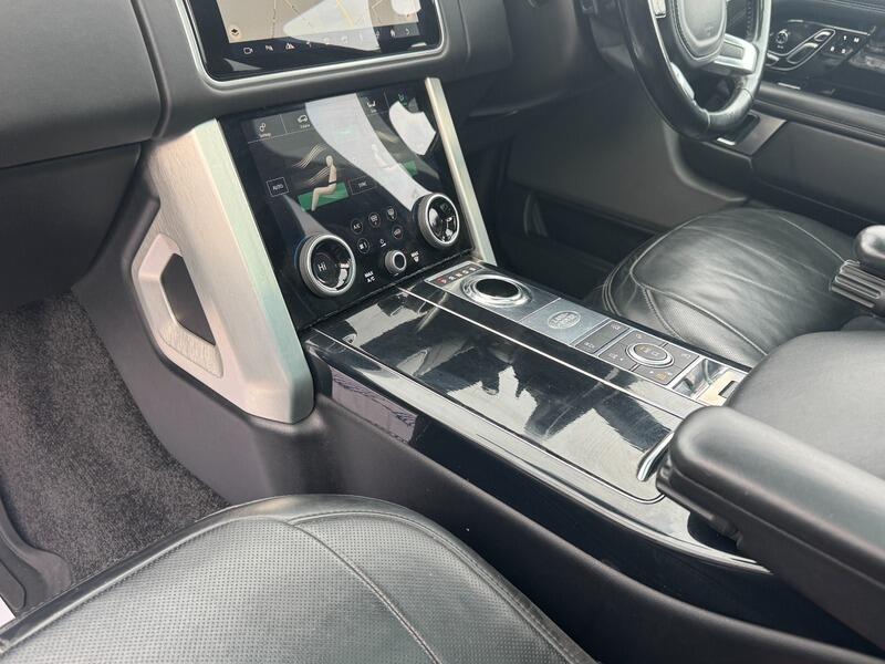 2018 Land Rover Range Rover image 39