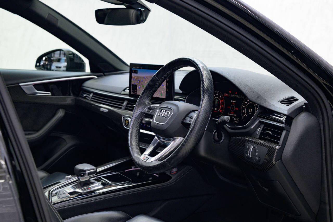 Audi RS4 view 13