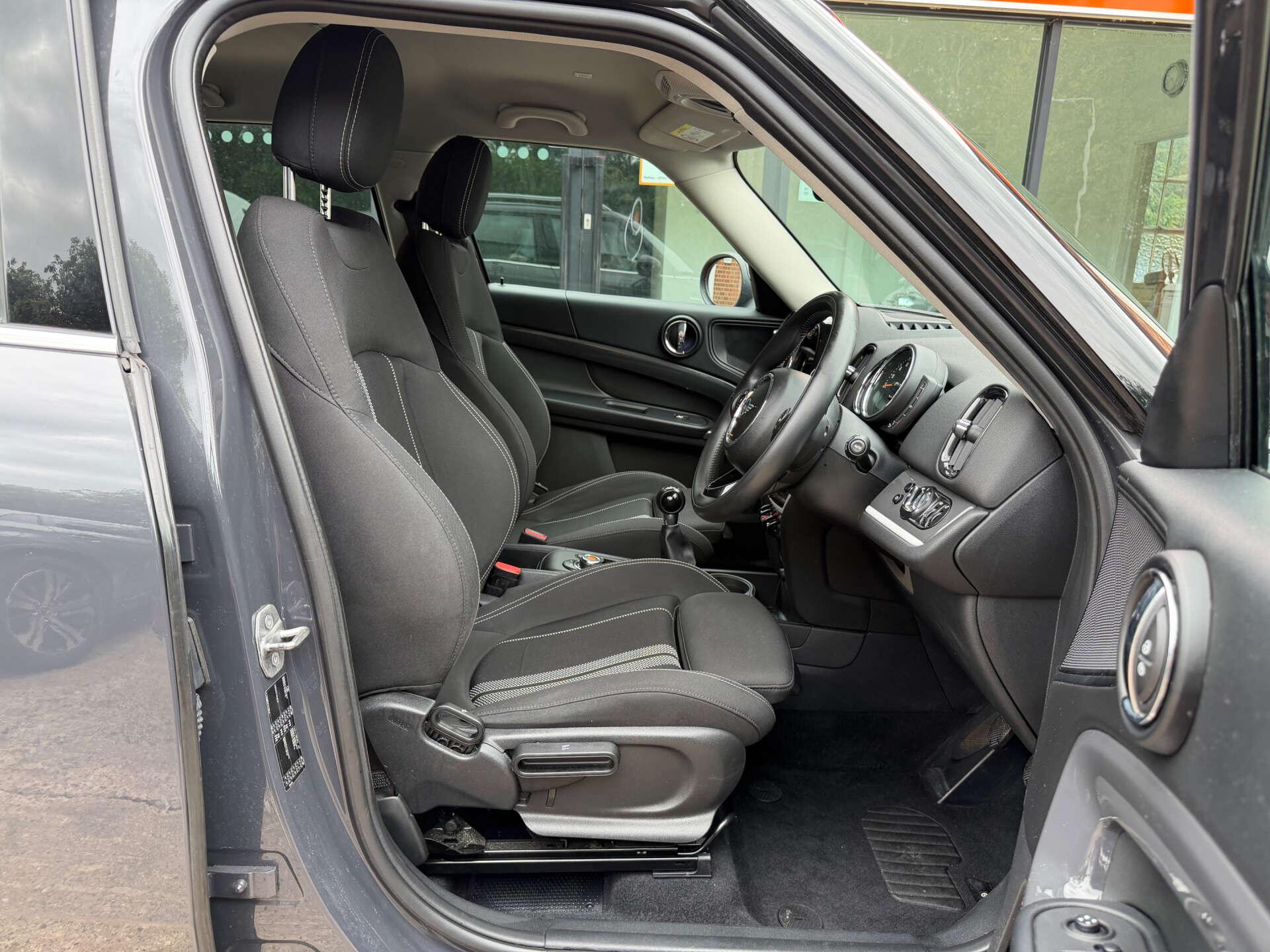Mini Countryman view 2