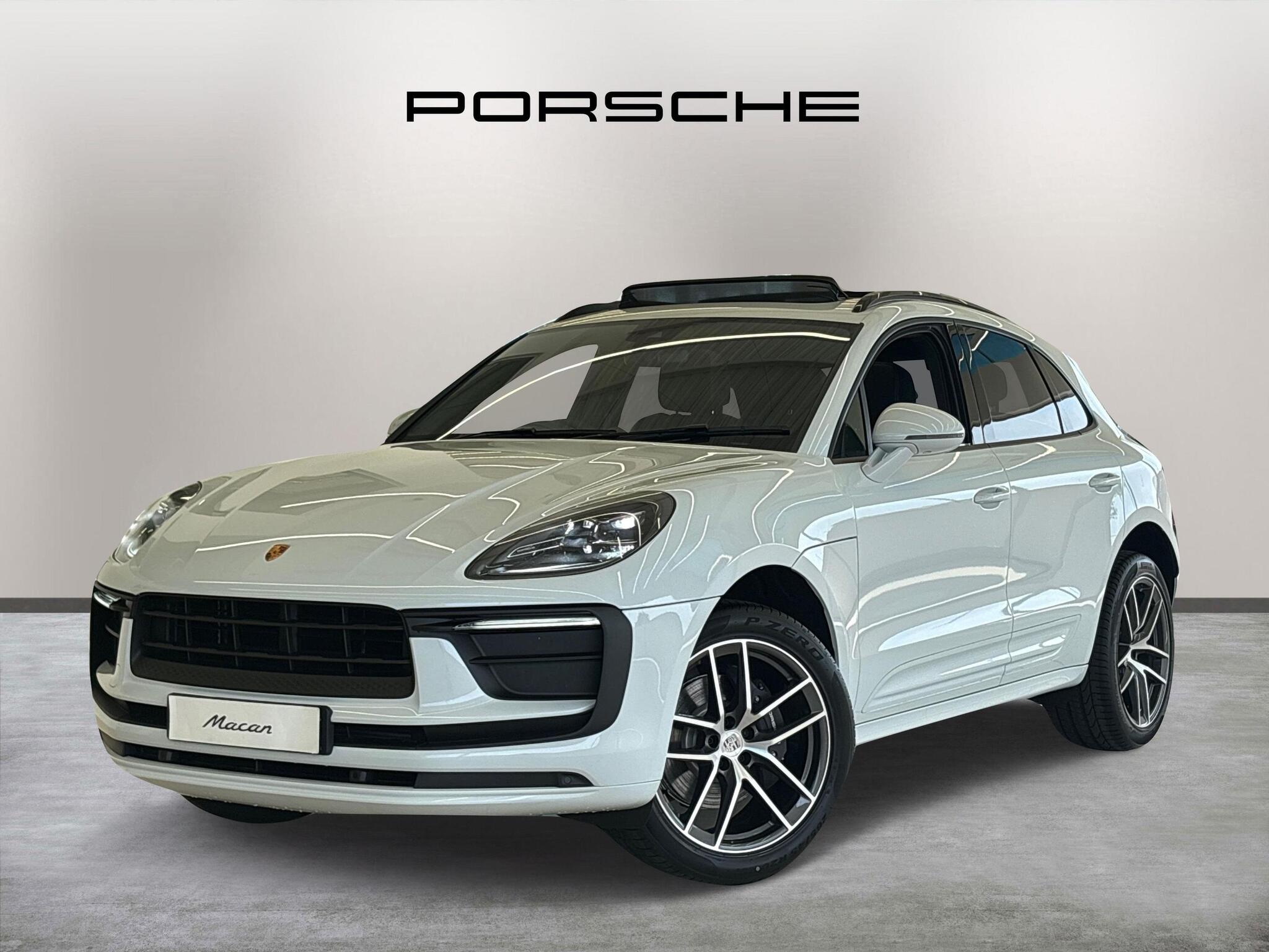 Porsche Macan view 3
